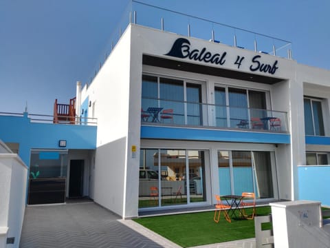 Property building, Facade/entrance, Off site, Balcony/Terrace