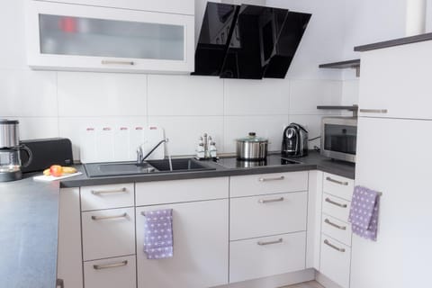 Coffee/tea facilities, Kitchen or kitchenette, Decorative detail