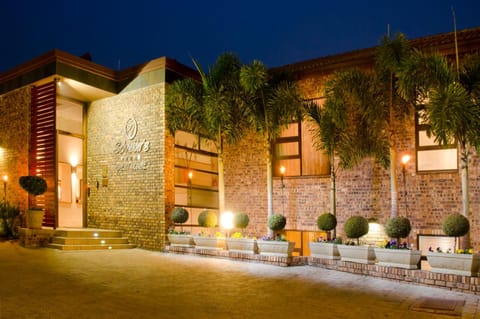 Facade/entrance