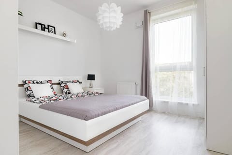 Bed, Photo of the whole room, Decorative detail, Bedroom, flat iron, wardrobe