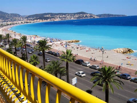 Property building, Day, Summer, Balcony/Terrace, Beach, Evening entertainment, On site, Sea view, Street view, older children, group of guests, Family