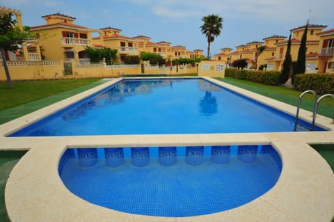 Area and facilities, Swimming pool