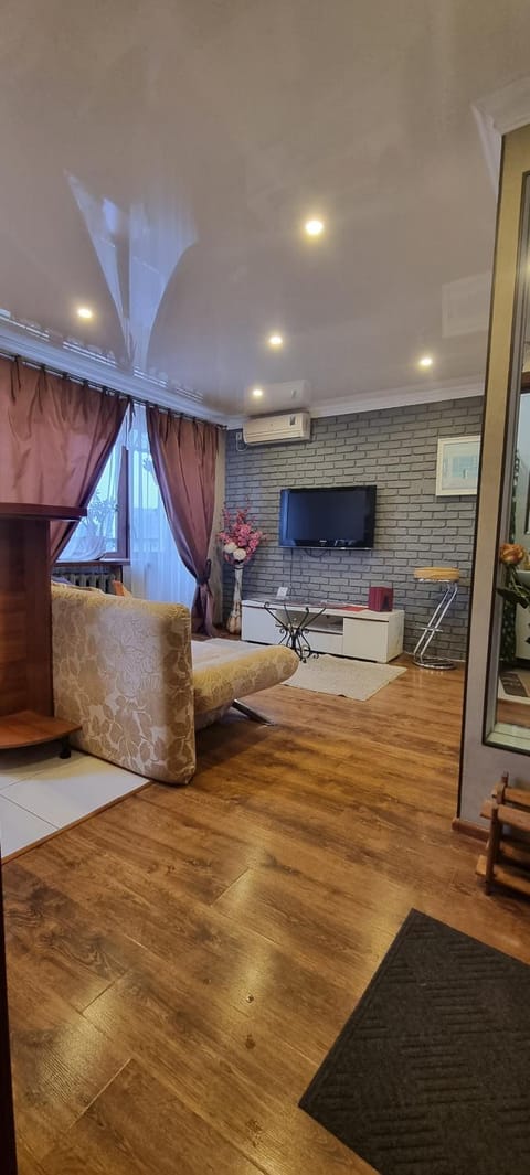 Bed, Living room, Photo of the whole room, Seating area