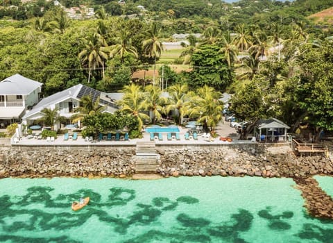 Property building, Sea view, Swimming pool