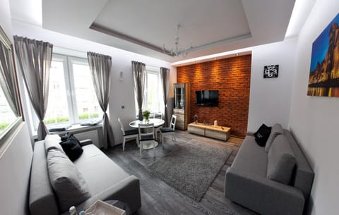 Bed, TV and multimedia, Living room, Photo of the whole room, Decorative detail, Seating area