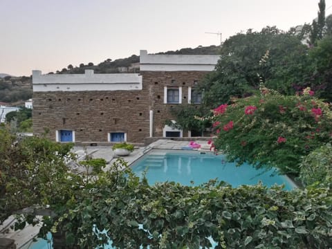 Property building, Garden view, Pool view