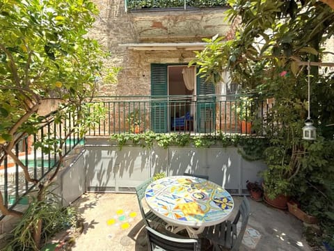 Property building, Garden, Balcony/Terrace, Dining area, Garden view