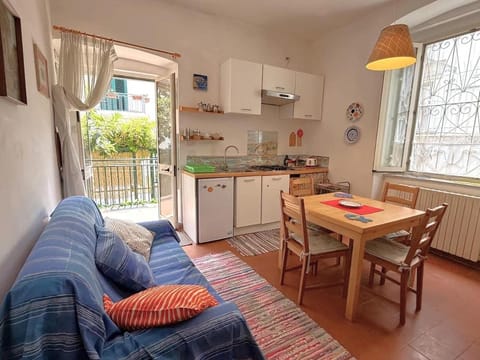 Kitchen or kitchenette, Living room, Seating area, Dining area, Garden view