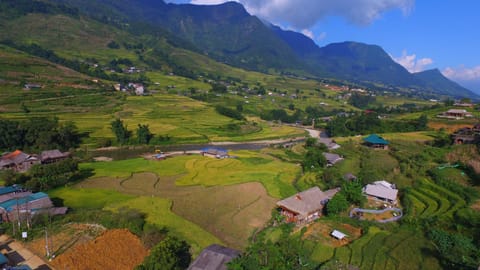 Property building, Restaurant/places to eat, Swimming pool, Breakfast