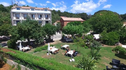 Property building, Patio, Restaurant/places to eat, Bird's eye view