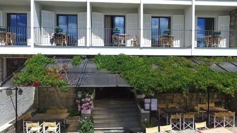 Facade/entrance, Balcony/Terrace, Text overlay