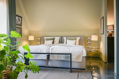 Bed, Photo of the whole room, Bedroom, Sunset