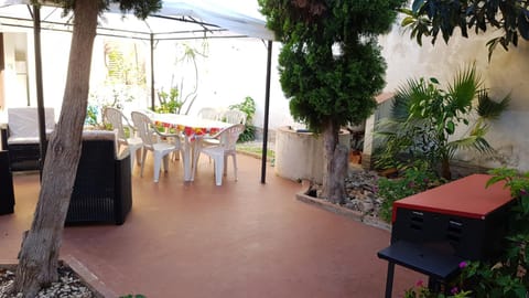 BBQ facilities, Garden