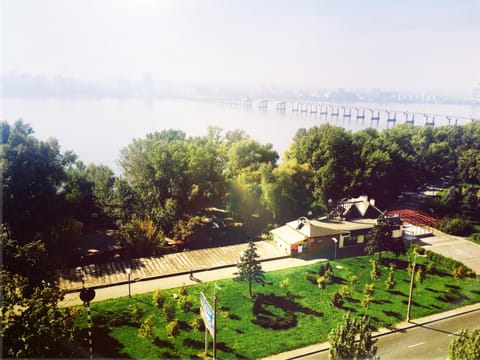 Bird's eye view, City view, Landmark view, River view, Street view