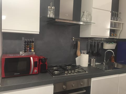 Coffee/tea facilities, Food and drinks, Dining area