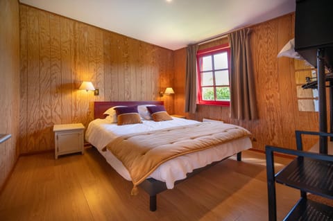 Domaine Du Val Campground/ 
RV Resort in Hauts-de-France