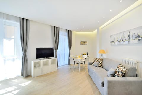 Communal lounge/ TV room, Balcony/Terrace, Communal kitchen
