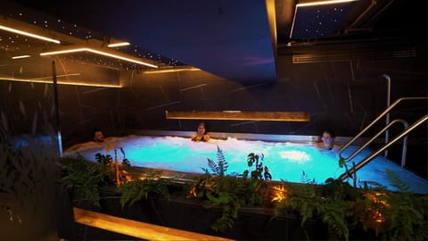 Property building, Spa and wellness centre/facilities