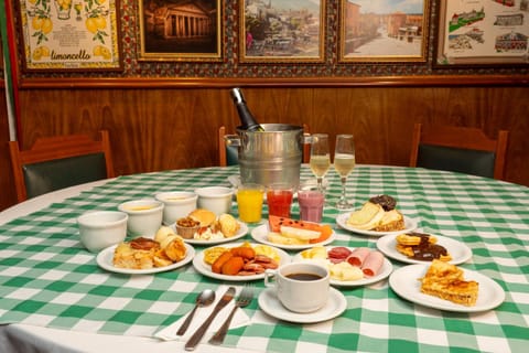 Breakfast, Continental breakfast, Buffet breakfast