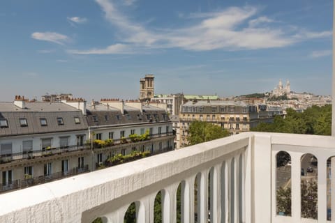 View (from property/room), Balcony/Terrace, City view