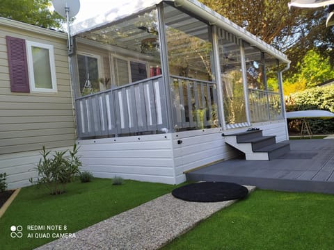 Property building, Patio, Spring, Day, Garden, Garden view