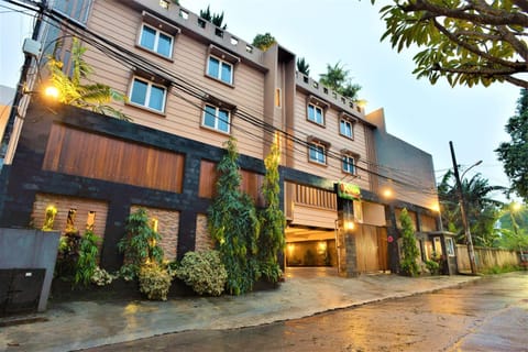 Facade/entrance