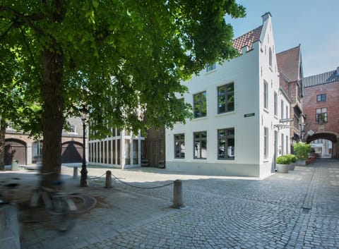 Property building, Day, Area and facilities