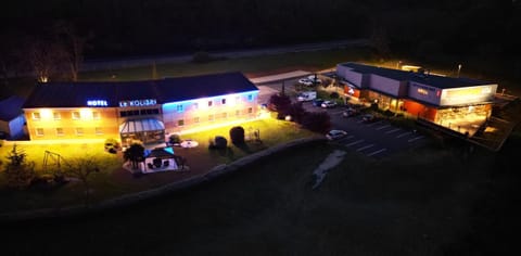 Property building, Restaurant/places to eat, Night