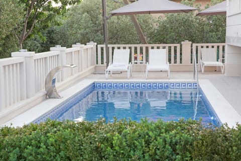 Swimming pool, Swimming pool