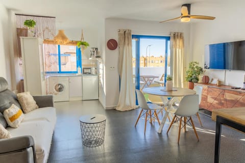 TV and multimedia, View (from property/room), Kitchen or kitchenette, Living room, Photo of the whole room, Seating area, Dining area, Quiet street view, kitchen
