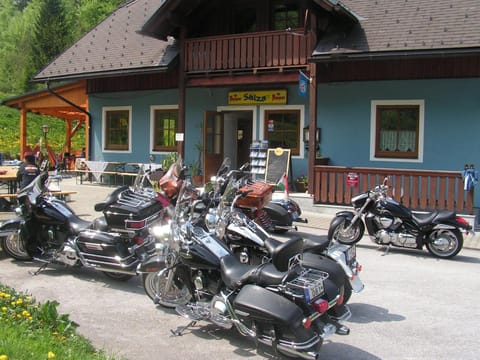 Restaurant/places to eat, Facade/entrance