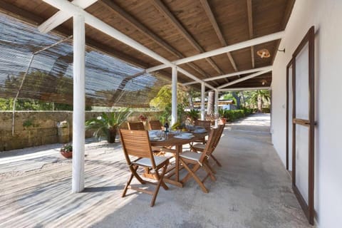 Patio, Dining area