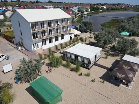 Property building, Day, Location