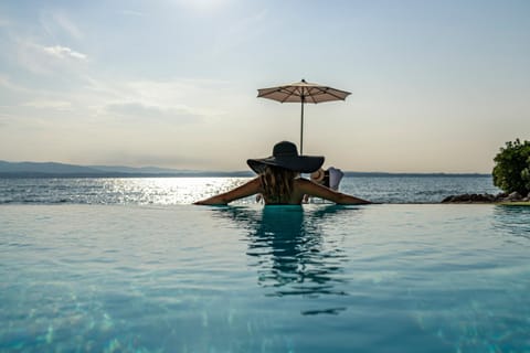 Lake view, Pool view