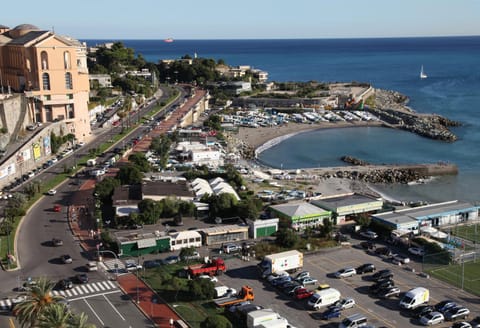 Nearby landmark, Neighbourhood, Activities, Bird's eye view, Children play ground, View (from property/room), Balcony/Terrace, Beach, Beach, Tennis court, Cycling, City view, Landmark view, Sea view, Street view, Area and facilities, Sports