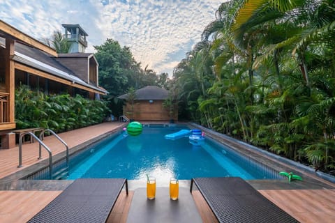 Swimming pool, Swimming pool