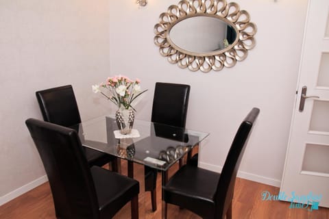 Living room, Photo of the whole room, Seating area