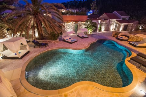 Swimming pool, Swimming pool