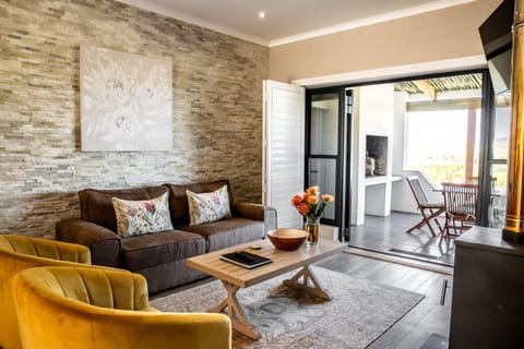 Patio, BBQ facilities, Living room