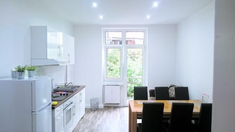Kitchen or kitchenette, Photo of the whole room, Dining area
