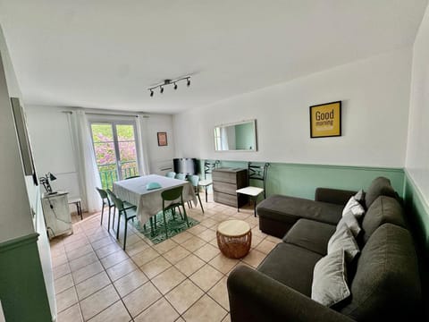 Disney, very nice 2 bedrooms family apartment, wifi, NETFLIX 8 pers Apartment in Chessy