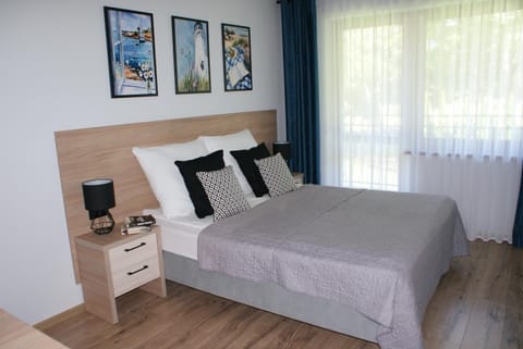 Bed, Garden, View (from property/room)