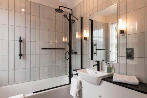 Shower, Bathroom, Bath, towels