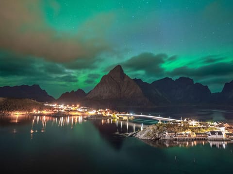 Bird's eye view, Mountain view, River view