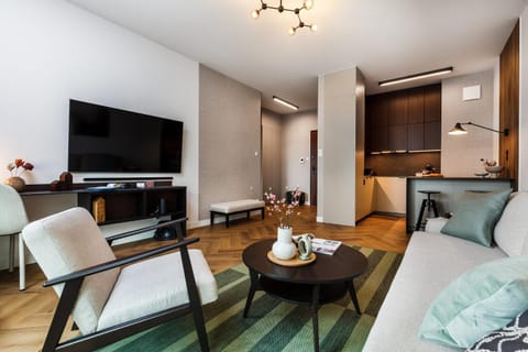 TV and multimedia, Kitchen or kitchenette, Seating area