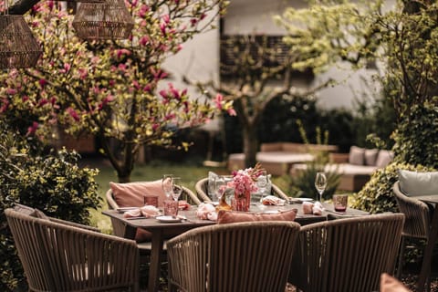 Restaurant/places to eat, Garden