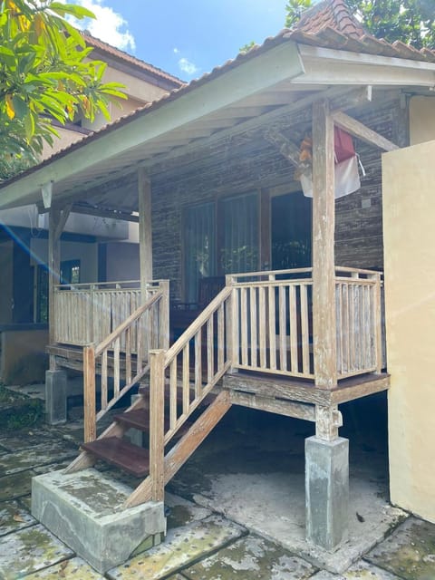 Property building, Patio, Balcony/Terrace