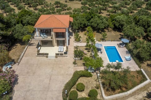 Property building, Garden, Swimming pool