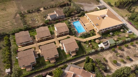 Property building, Day, Neighbourhood, Natural landscape, Bird's eye view, Pool view, Swimming pool