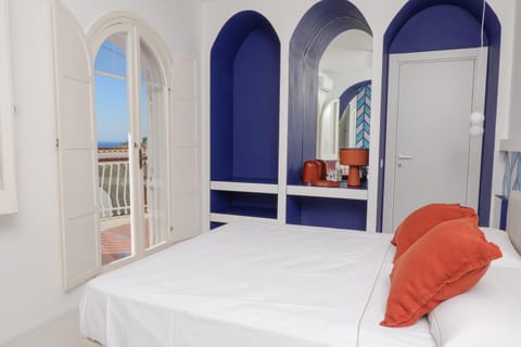 Bed, View (from property/room), Balcony/Terrace, Photo of the whole room